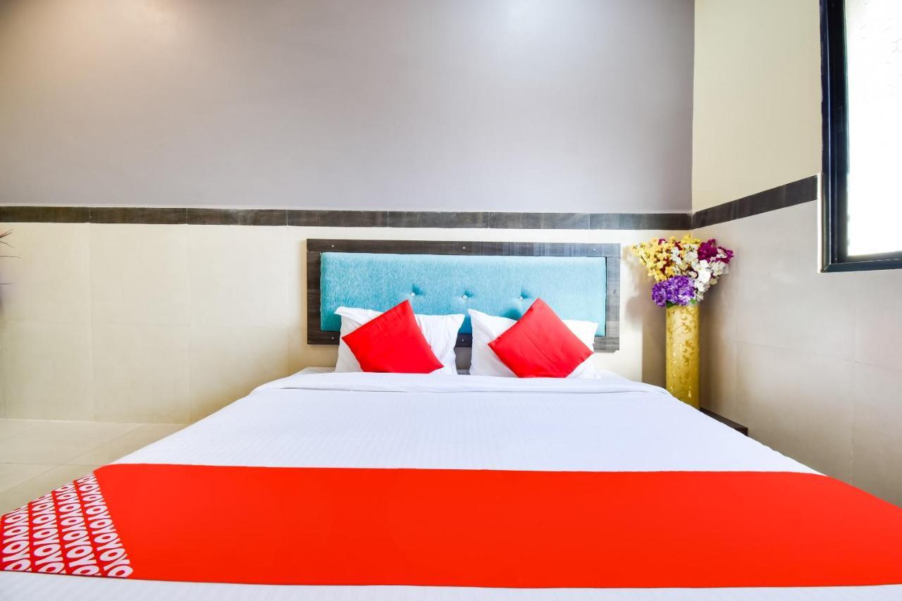 Oyo Hotel Karemore Celebration Bhandāra Esterno foto